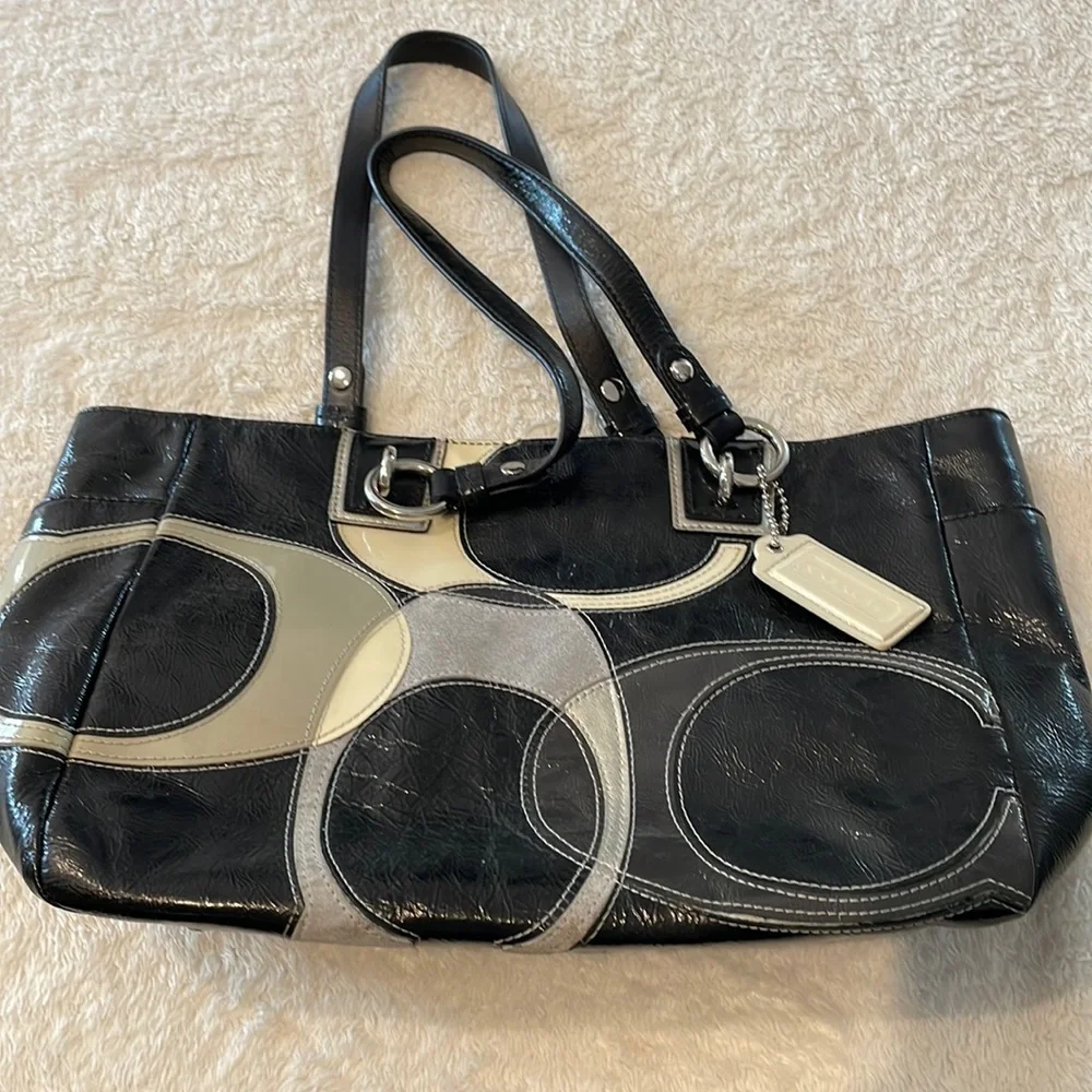 【冬得】COACH レアモデル！緊急入荷！@121101#01 公式】COACH – コーチ | エッセンシャル ミディアム ジップ アラウンド
